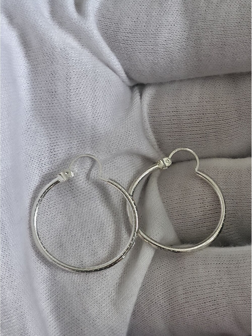 1" Diamond Cut Sterling Silver Hoops - Picture 3 of 7